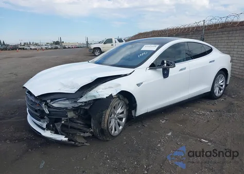 2013 Tesla Model S z USA, uszkodzony, nr VIN 5YJSA1CN7DFP07722